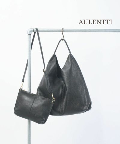 AULENTTI(オウレンティ)ポーチ付き レザーショルダーバッグ